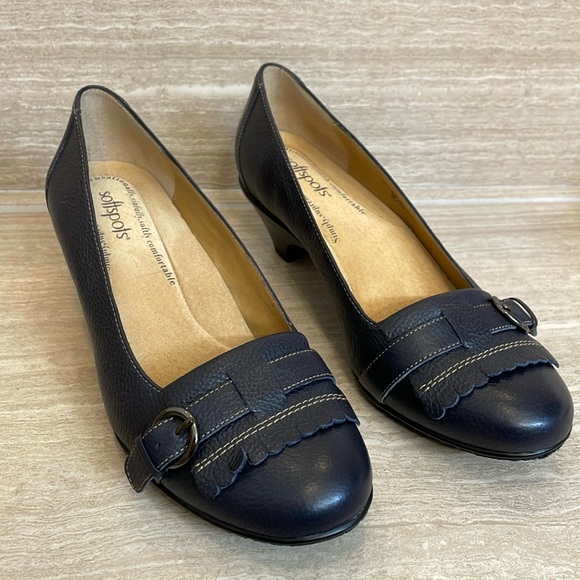Softspots Shoes - SOFTSPOTS NWOT Women’s Size 8.5 Navy Leather Low Heel Buckle Loafer Soft